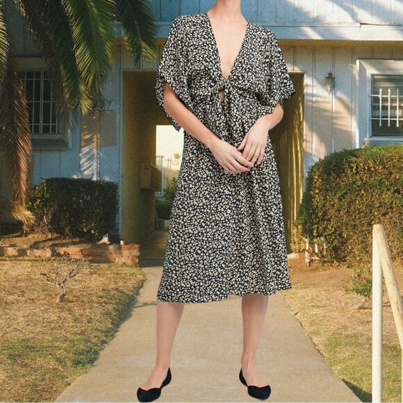 Anthropologie FAITHFULL THE BRAND Floral Tie-Front Midi Dress 8 - Picture 1 of 13